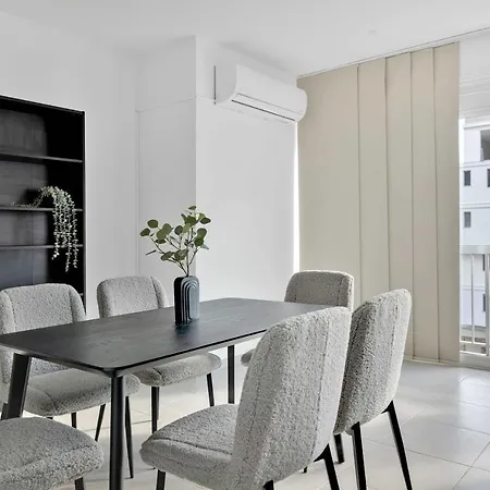 Phaedrus Living: Romanou Modern Center Flat Apartment