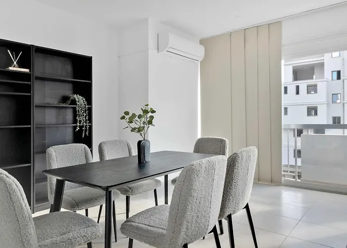 Phaedrus Living: Romanou Modern Center Flat Apartmán