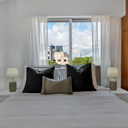 Phaedrus Living: Romanou Modern Center Flat